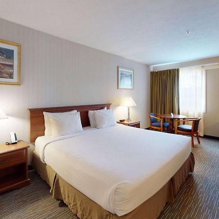 Ramada By Wyndham Strasburg - Shenandoah Valley Exterior foto
