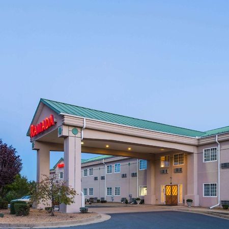 Ramada By Wyndham Strasburg - Shenandoah Valley Exterior foto