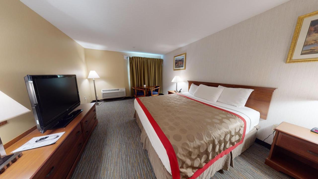 Ramada By Wyndham Strasburg - Shenandoah Valley Exterior foto