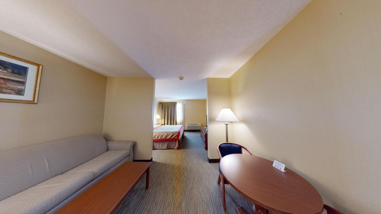 Ramada By Wyndham Strasburg - Shenandoah Valley Exterior foto