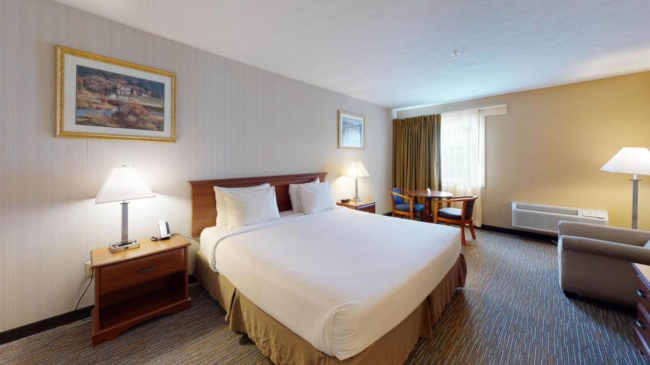 Ramada By Wyndham Strasburg - Shenandoah Valley Exterior foto
