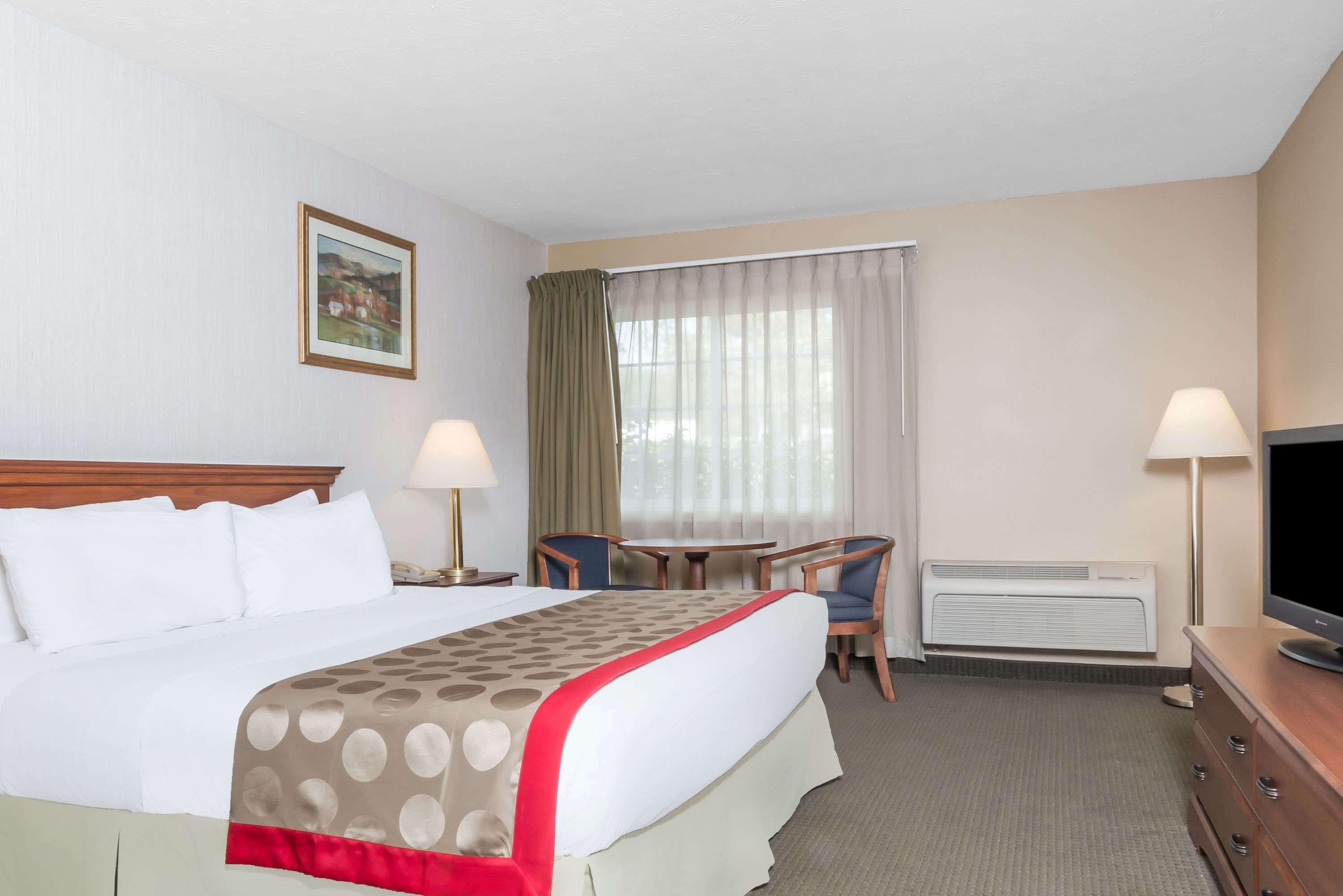 Ramada By Wyndham Strasburg - Shenandoah Valley Exterior foto