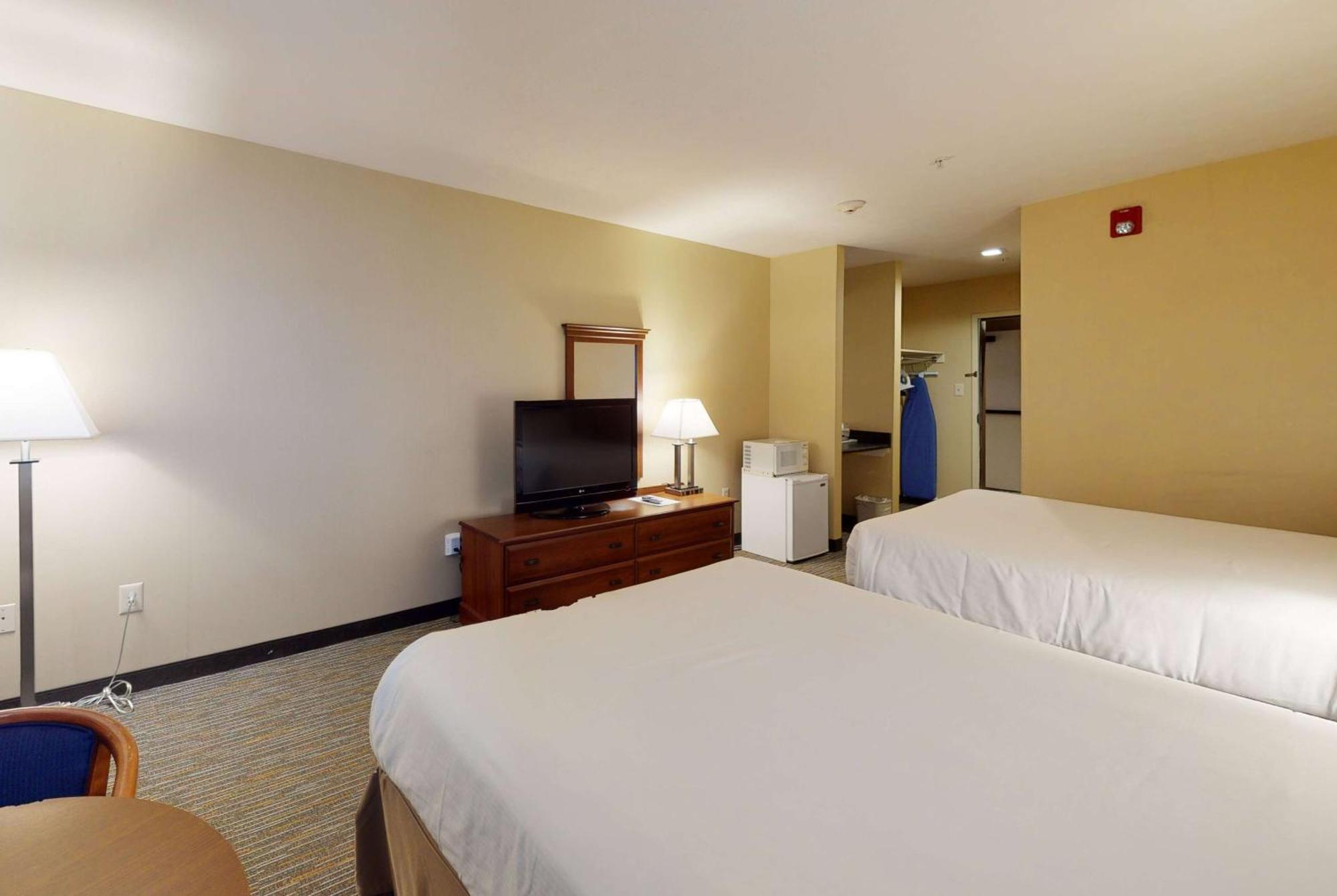 Ramada By Wyndham Strasburg - Shenandoah Valley Exterior foto
