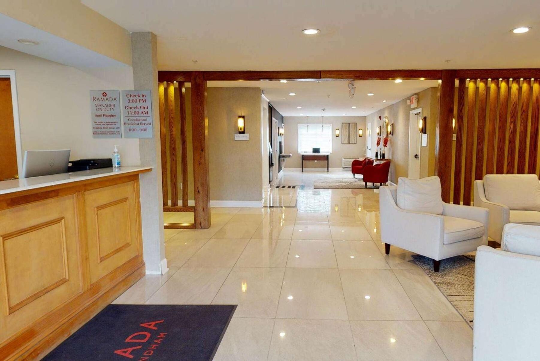 Ramada By Wyndham Strasburg - Shenandoah Valley Exterior foto