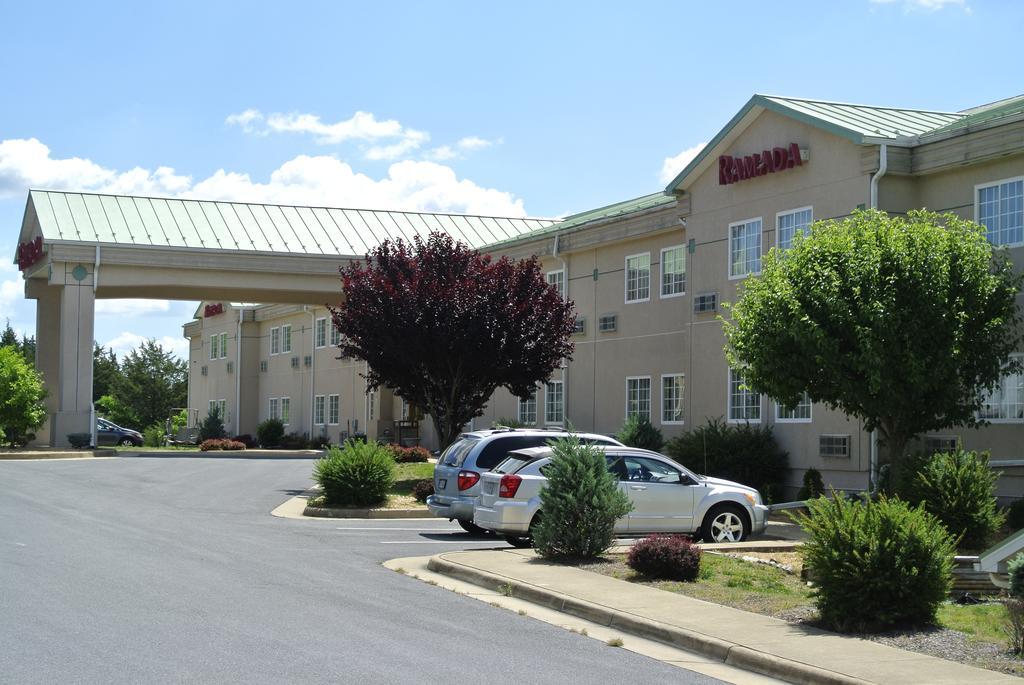 Ramada By Wyndham Strasburg - Shenandoah Valley Exterior foto